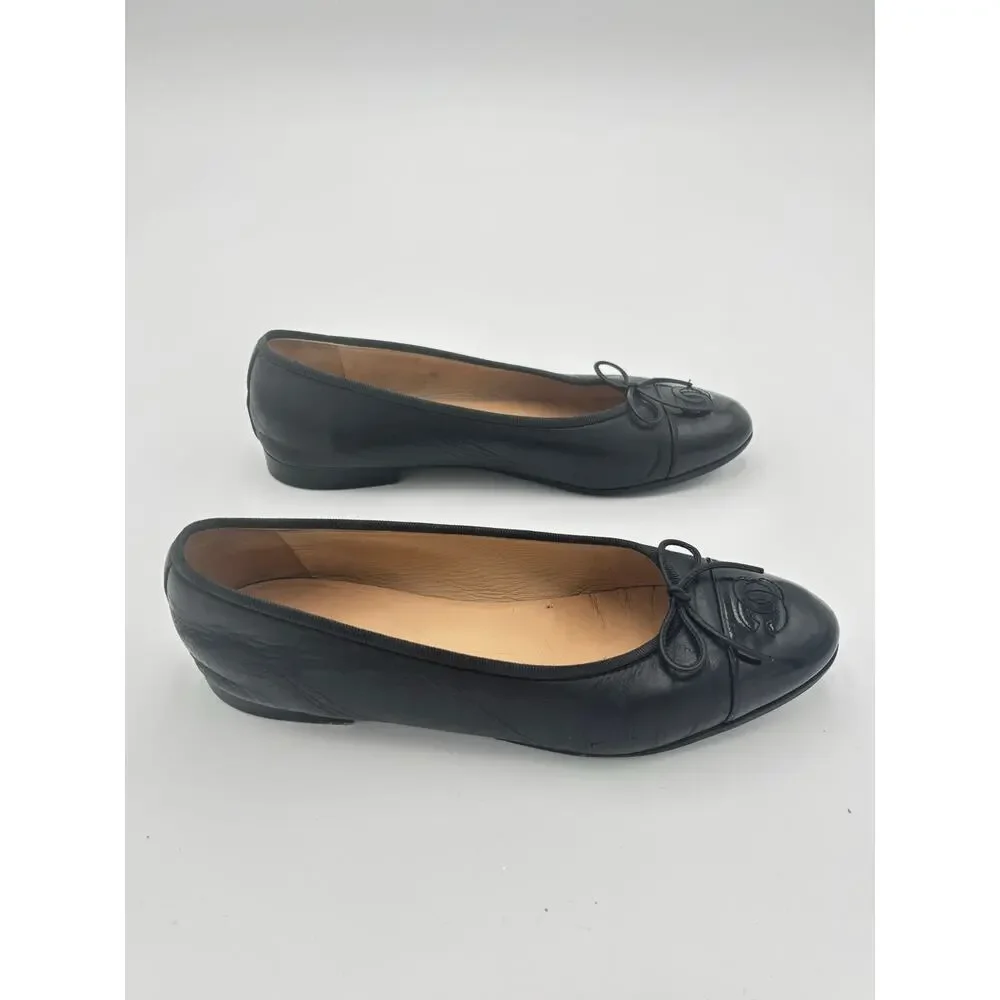 Chanel Cap Toe CC Logo Bow Ballet Flats Black Patent Leather Shoes Size EU 39.5